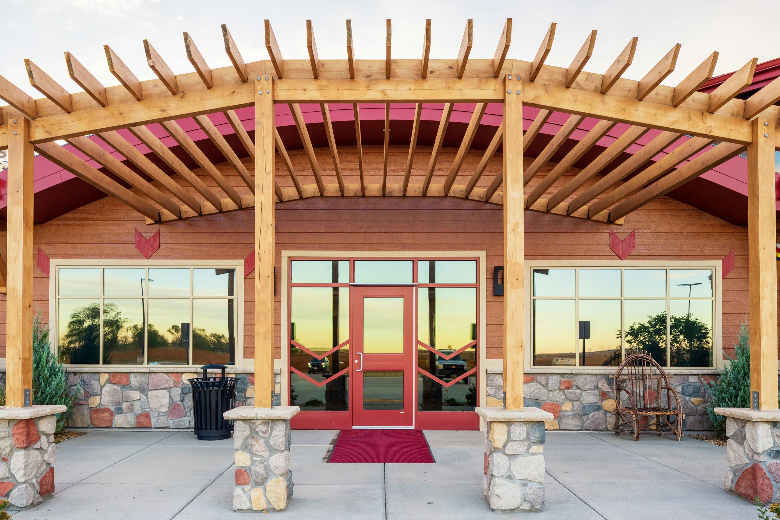 The site features a pergola and picnic area.