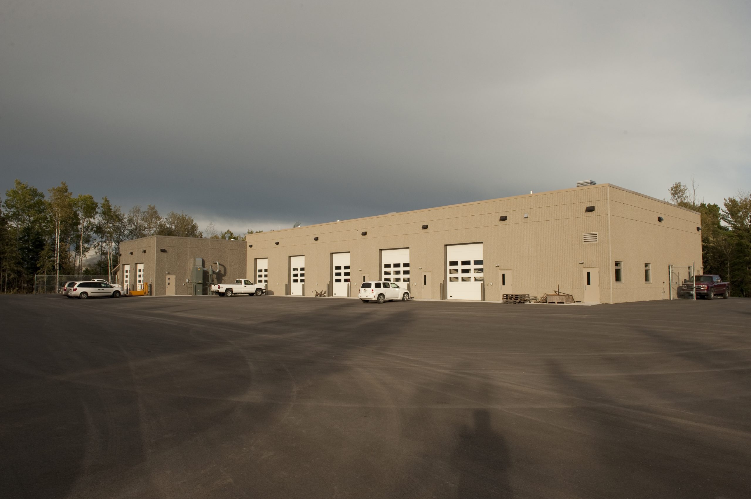 The tilt-up precast vehicle maintenance facility stores all motorized equipment to service the park.
